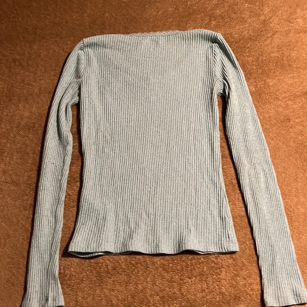 Girl light blue Abercrombie Kids shirt - Picture 4 of 4